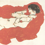 LEŽÍCÍ ŽENSKÝ AKT NA ČERVENÉ DRAPÉRII